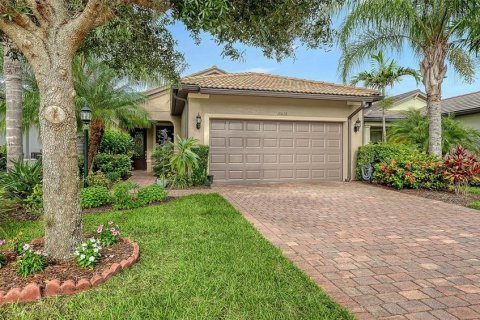 House in Bradenton, Florida 2 bedrooms, 136.57 sq.m. № 2419078 - photo 2