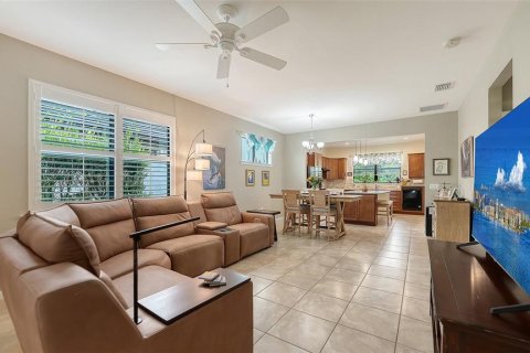 House in Bradenton, Florida 2 bedrooms, 136.57 sq.m. № 2419078 - photo 10