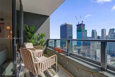 Condominio en Miami, Florida, 1 dormitorio  № 2032153