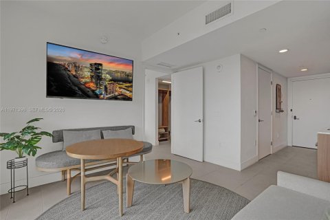 Condominio en venta en Miami, Florida, 1 dormitorio, 44.41 m2 № 2032153 - foto 15