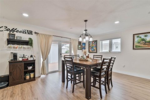 Villa ou maison à vendre à Miami, Floride: 5 chambres, 312.71 m2 № 1739690 - photo 12