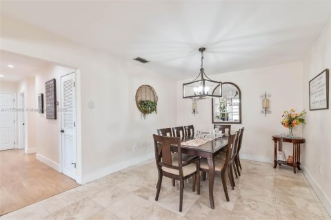 Villa ou maison à vendre à Miami, Floride: 5 chambres, 312.71 m2 № 1739690 - photo 6