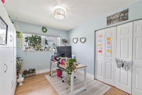 Villa ou maison à vendre à Miami, Floride: 5 chambres, 312.71 m2 № 1739690 - photo 15