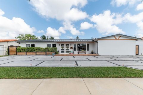 Villa ou maison à vendre à Miami, Floride: 5 chambres, 312.71 m2 № 1739690 - photo 2