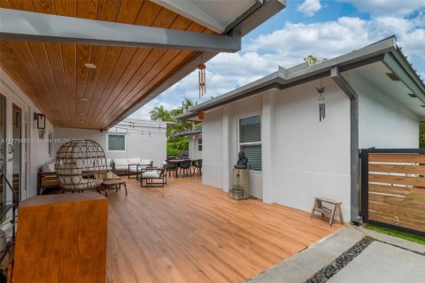 Villa ou maison à vendre à Miami, Floride: 5 chambres, 312.71 m2 № 1739690 - photo 26