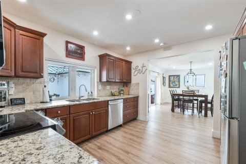 Villa ou maison à vendre à Miami, Floride: 5 chambres, 312.71 m2 № 1739690 - photo 14
