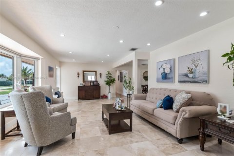 Villa ou maison à vendre à Miami, Floride: 5 chambres, 312.71 m2 № 1739690 - photo 8