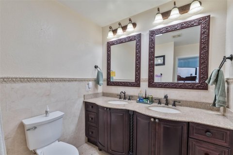 Villa ou maison à vendre à Miami, Floride: 5 chambres, 312.71 m2 № 1739690 - photo 24