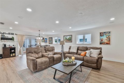 Villa ou maison à vendre à Miami, Floride: 5 chambres, 312.71 m2 № 1739690 - photo 9