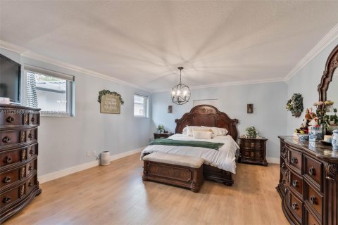 Villa ou maison à vendre à Miami, Floride: 5 chambres, 312.71 m2 № 1739690 - photo 21