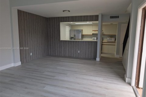 Adosado en venta en Pembroke Pines, Florida, 2 dormitorios, 127.09 m2 № 2085366 - foto 2