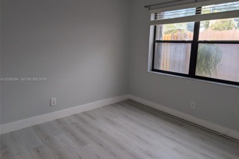 Adosado en venta en Pembroke Pines, Florida, 2 dormitorios, 127.09 m2 № 2085366 - foto 7