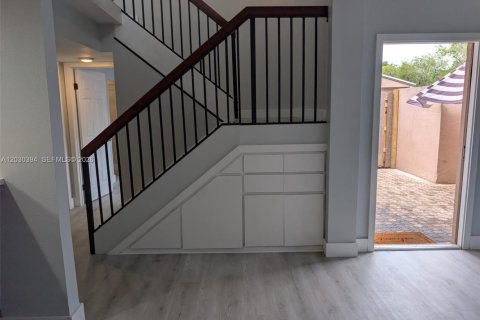 Adosado en venta en Pembroke Pines, Florida, 2 dormitorios, 127.09 m2 № 2085366 - foto 4