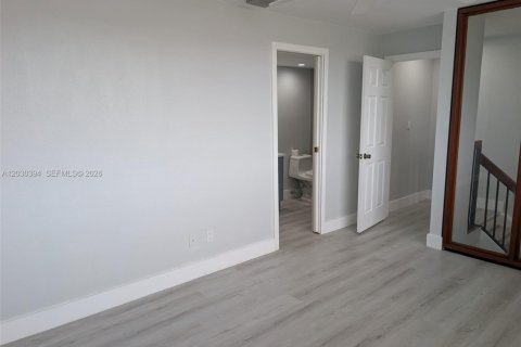 Adosado en venta en Pembroke Pines, Florida, 2 dormitorios, 127.09 m2 № 2085366 - foto 14
