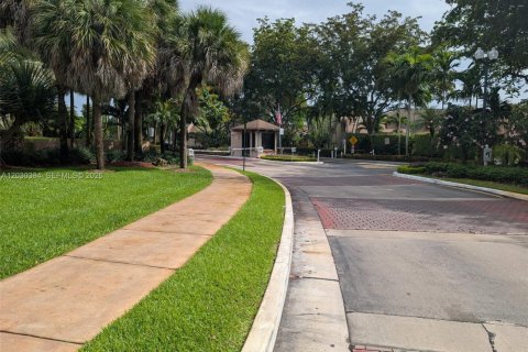 Adosado en venta en Pembroke Pines, Florida, 2 dormitorios, 127.09 m2 № 2085366 - foto 29