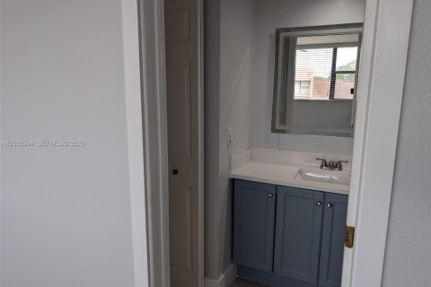 Adosado en venta en Pembroke Pines, Florida, 2 dormitorios, 127.09 m2 № 2085366 - foto 17