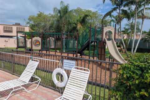 Adosado en venta en Pembroke Pines, Florida, 2 dormitorios, 127.09 m2 № 2085366 - foto 25