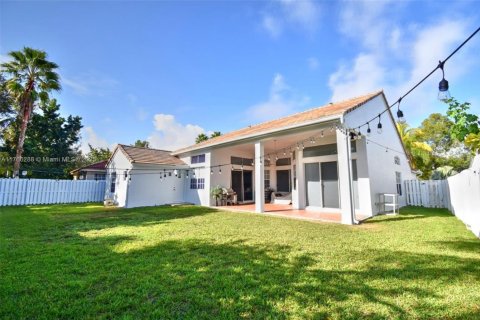 House in Weston, Florida 4 bedrooms, 248.61 sq.m. № 1587045 - photo 22