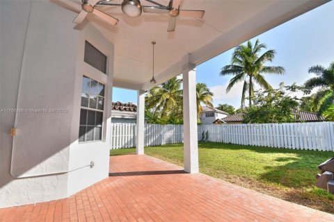 House in Weston, Florida 4 bedrooms, 248.61 sq.m. № 1587045 - photo 23
