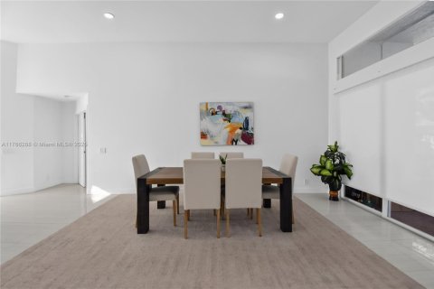 House in Weston, Florida 4 bedrooms, 248.61 sq.m. № 1587045 - photo 13