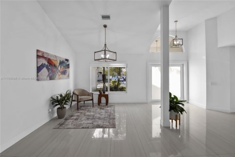 House in Weston, Florida 4 bedrooms, 248.61 sq.m. № 1587045 - photo 5