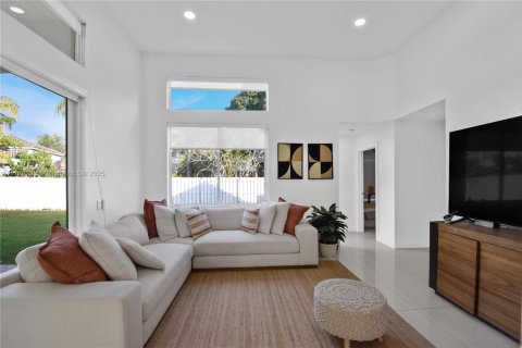 House in Weston, Florida 4 bedrooms, 248.61 sq.m. № 1587045 - photo 17