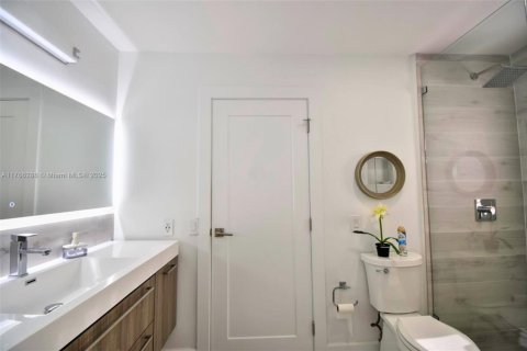 House in Weston, Florida 4 bedrooms, 248.61 sq.m. № 1587045 - photo 15