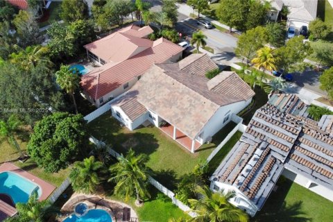 House in Weston, Florida 4 bedrooms, 248.61 sq.m. № 1587045 - photo 27