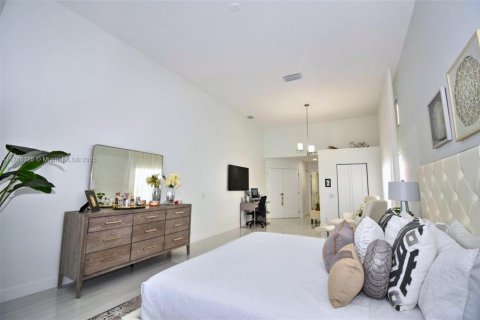 House in Weston, Florida 4 bedrooms, 248.61 sq.m. № 1587045 - photo 7