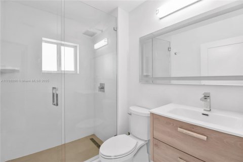House in Weston, Florida 4 bedrooms, 248.61 sq.m. № 1587045 - photo 19