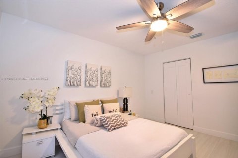 House in Weston, Florida 4 bedrooms, 248.61 sq.m. № 1587045 - photo 18