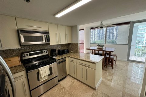 Купить кондоминиум в Майами, Флорида 3 спальни, 199.65м2, № 1689442 - фото 12