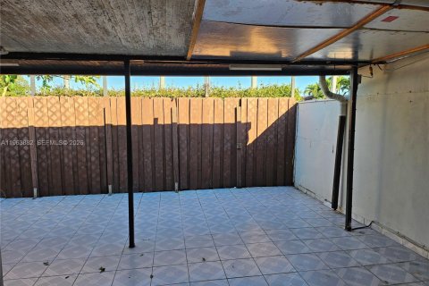 Adosado en alquiler en Miami, Florida, 3 dormitorios, 92.9 m2 № 2025375 - foto 11