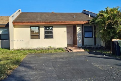 Adosado en Miami, Florida 3 dormitorios, 92.9 m2 № 2025375