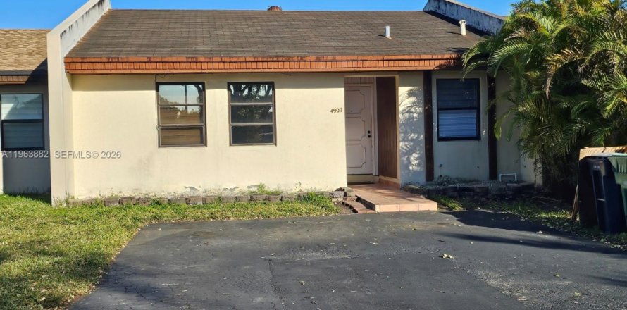 Adosado en Miami, Florida 3 dormitorios, 92.9 m2 № 2025375