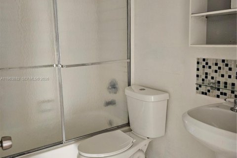 Adosado en alquiler en Miami, Florida, 3 dormitorios, 92.9 m2 № 2025375 - foto 7