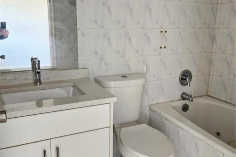 Adosado en alquiler en Miami, Florida, 3 dormitorios, 92.9 m2 № 2025375 - foto 5