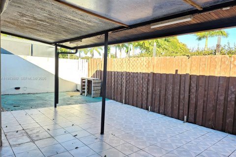 Adosado en alquiler en Miami, Florida, 3 dormitorios, 92.9 m2 № 2025375 - foto 10