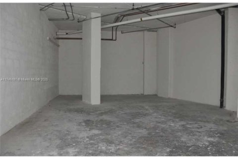 Commercial property in Miami, Florida № 1710337 - photo 4