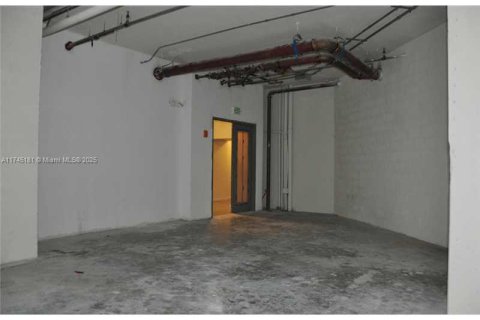 Commercial property in Miami, Florida № 1710337 - photo 6