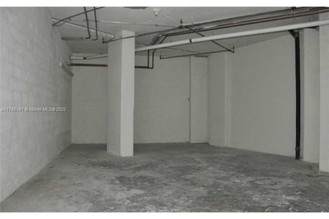 Commercial property in Miami, Florida № 1710337 - photo 10
