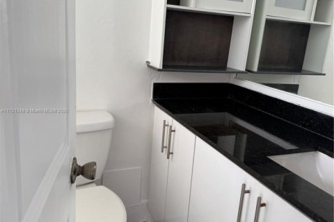 Купить кондоминиум в Норт-Бей-Виллидж, Флорида 41.43м2, № 2088717 - фото 7