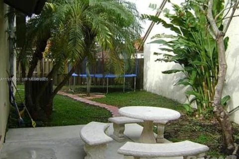 Touwnhouse à vendre à Miami, Floride: 3 chambres, 110.37 m2 № 2058462 - photo 4