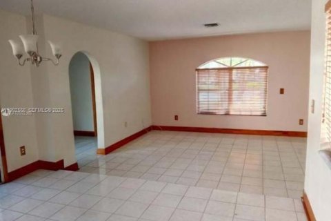 Touwnhouse à vendre à Miami, Floride: 3 chambres, 110.37 m2 № 2058462 - photo 8