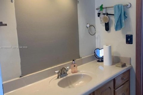 Touwnhouse à vendre à Miami, Floride: 3 chambres, 110.37 m2 № 2058462 - photo 7