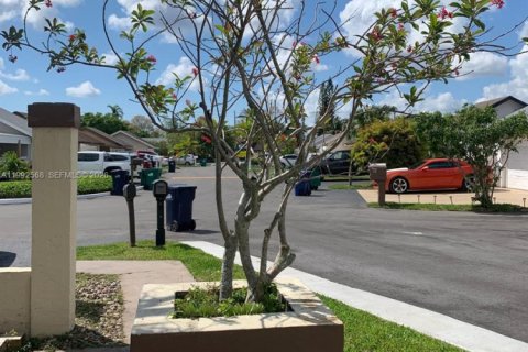 Touwnhouse à vendre à Miami, Floride: 3 chambres, 110.37 m2 № 2058462 - photo 17