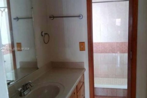 Touwnhouse à vendre à Miami, Floride: 3 chambres, 110.37 m2 № 2058462 - photo 9