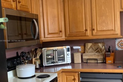 Touwnhouse à vendre à Miami, Floride: 3 chambres, 110.37 m2 № 2058462 - photo 11