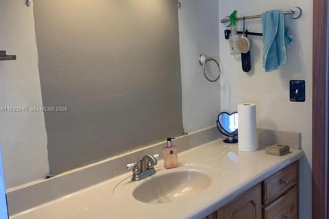 Touwnhouse à vendre à Miami, Floride: 3 chambres, 110.37 m2 № 2058462 - photo 12