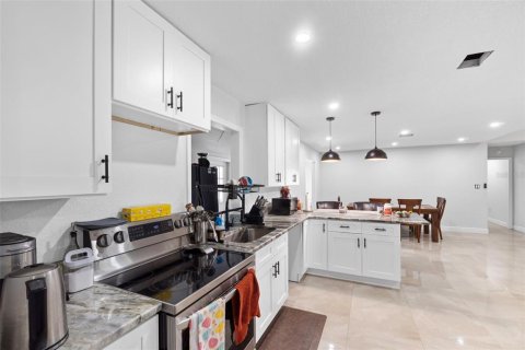 Casa en venta en Haines City, Florida, 4 dormitorios, 209.96 m2 № 1570506 - foto 13